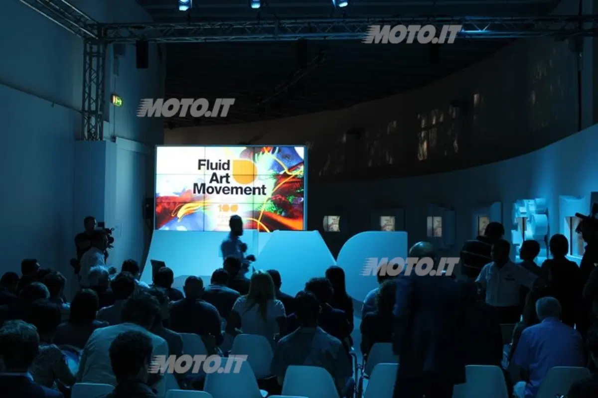 Petronas festeggia i 100 anni con “Fluid Art Movement” (22)