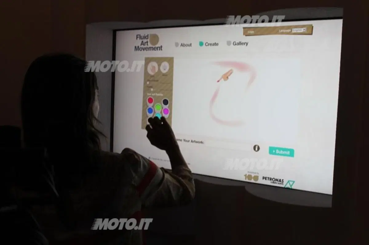 Petronas festeggia i 100 anni con “Fluid Art Movement” (25)