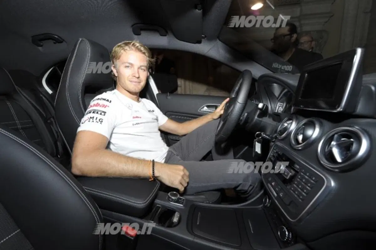Mercedes-Benz Visionary Store (11)