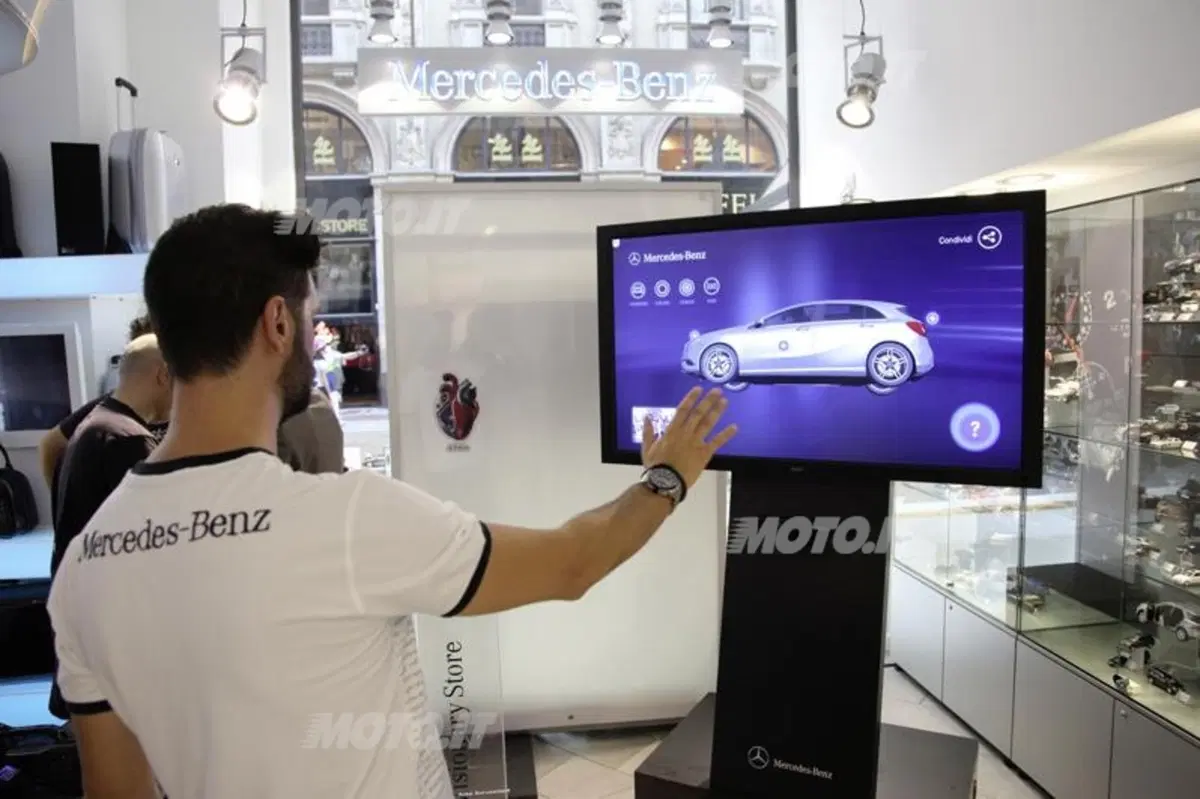 Mercedes-Benz Visionary Store (14)