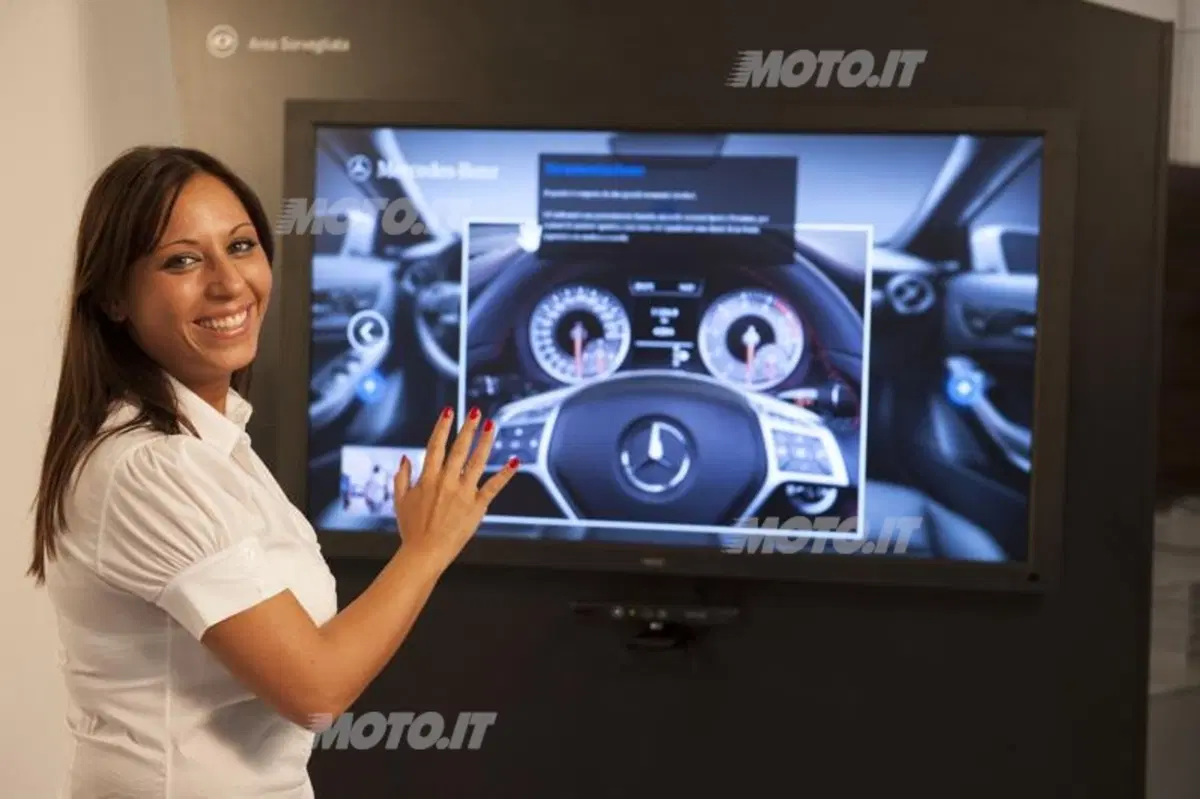 Mercedes-Benz Visionary Store (16)