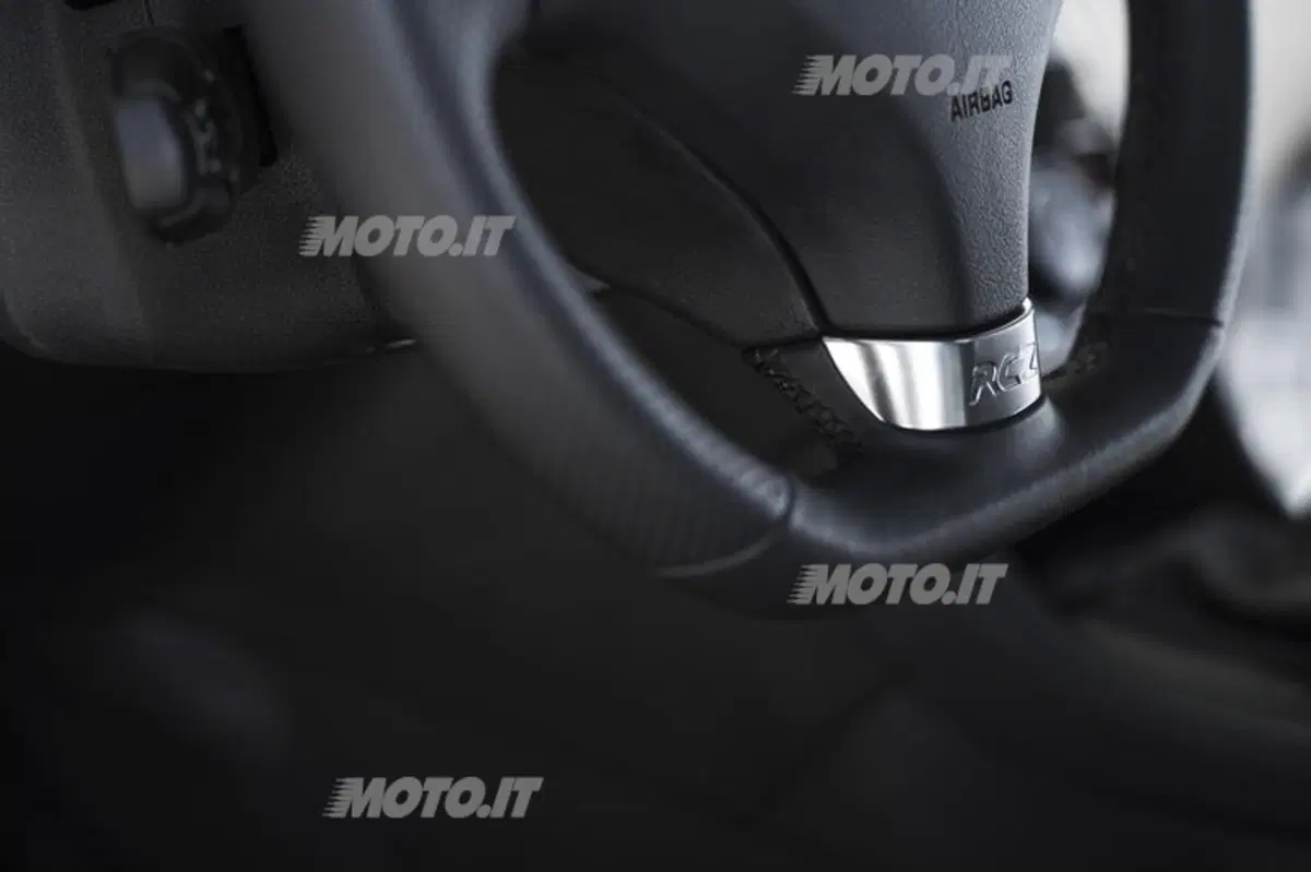 Peugeot RCZ: ecco il facelift M.Y. 2013 (16)