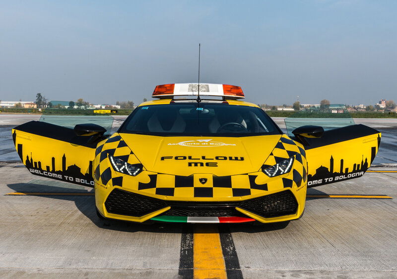 Lamborghini, una Huracan Follow Me per l&#039;Aeroporto di Bologna