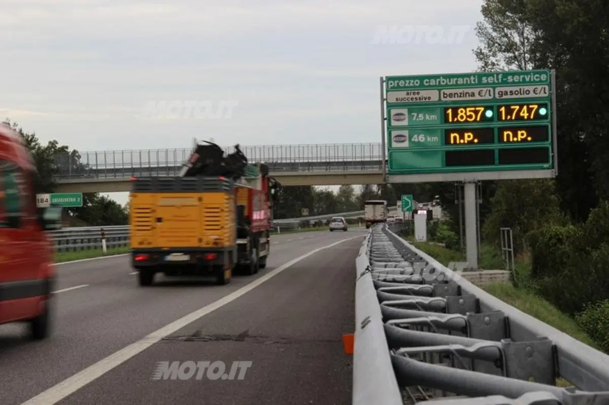 Autostrade: benza-cartelloni col prezzo che non c’è