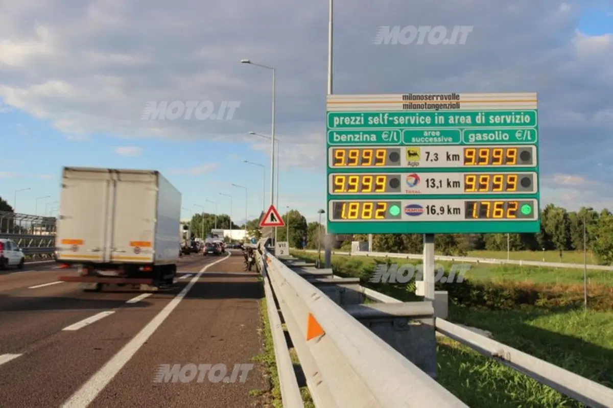 Autostrade: benza-cartelloni col prezzo che non c’è (2)