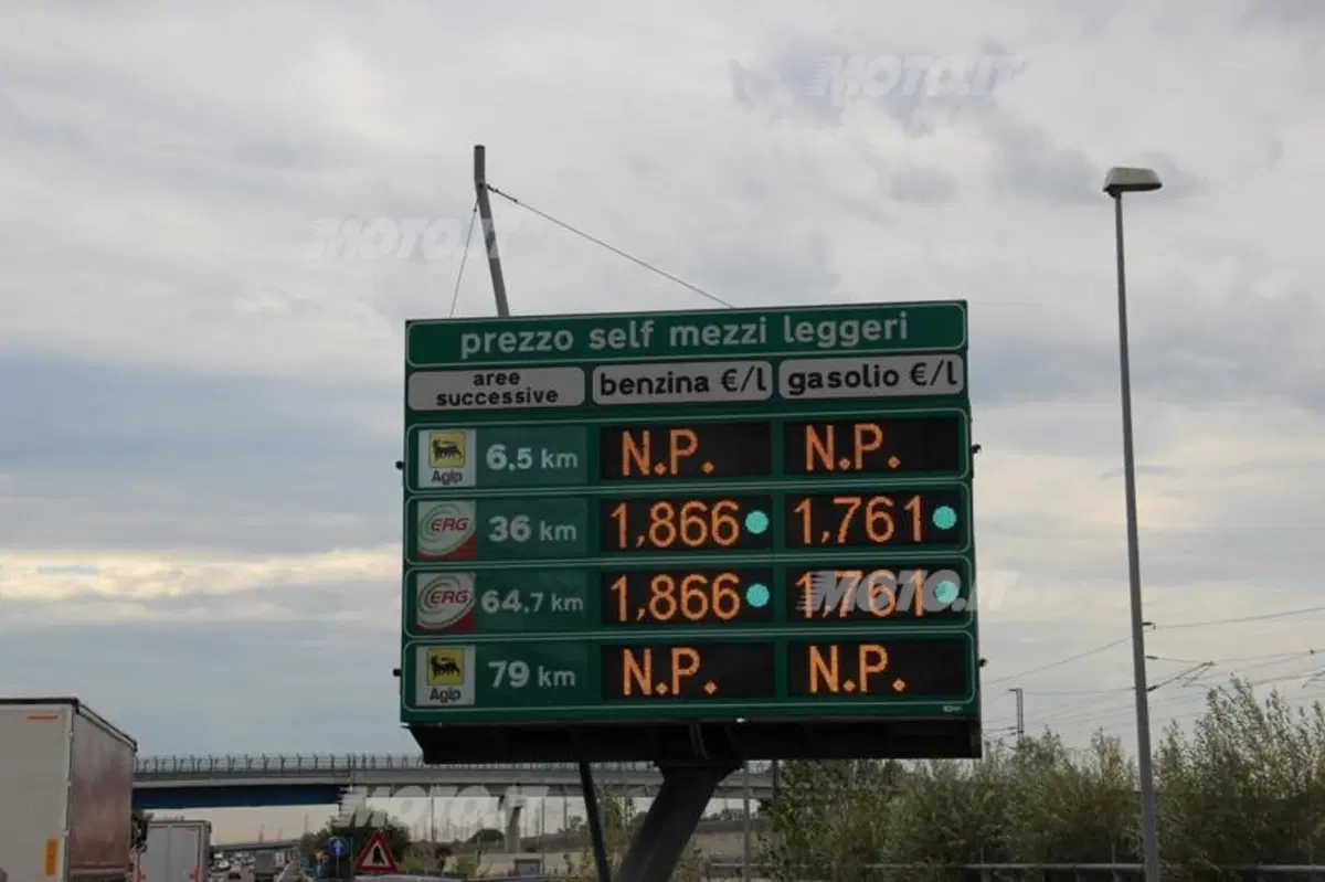 Autostrade: benza-cartelloni col prezzo che non c’è (6)