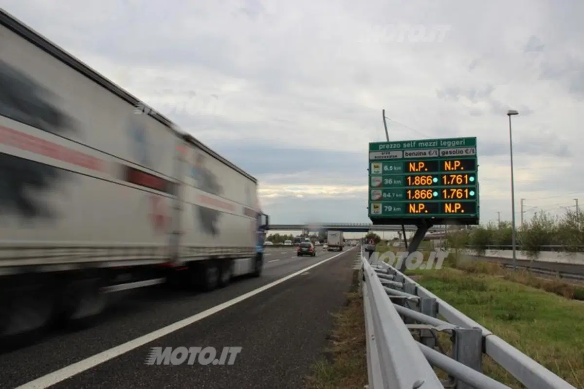 Autostrade: benza-cartelloni col prezzo che non c’è (7)