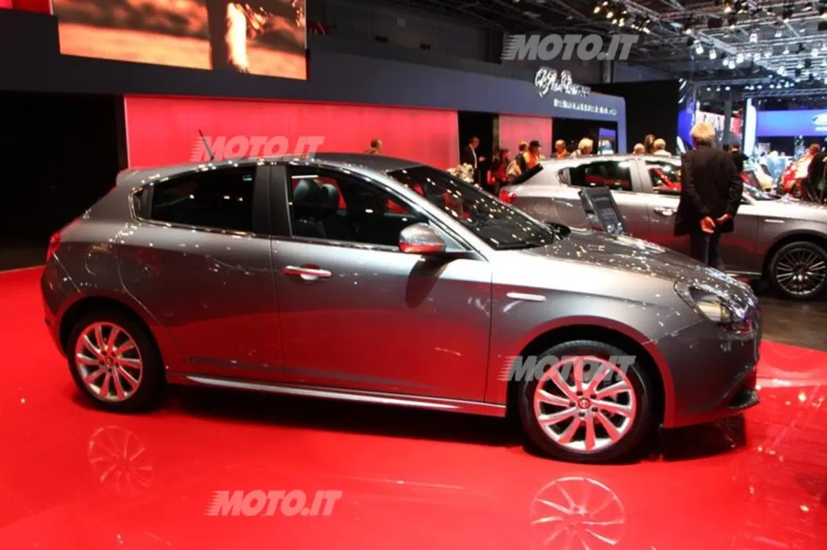 Alfa Romeo al Salone di Parigi 2012 (3)