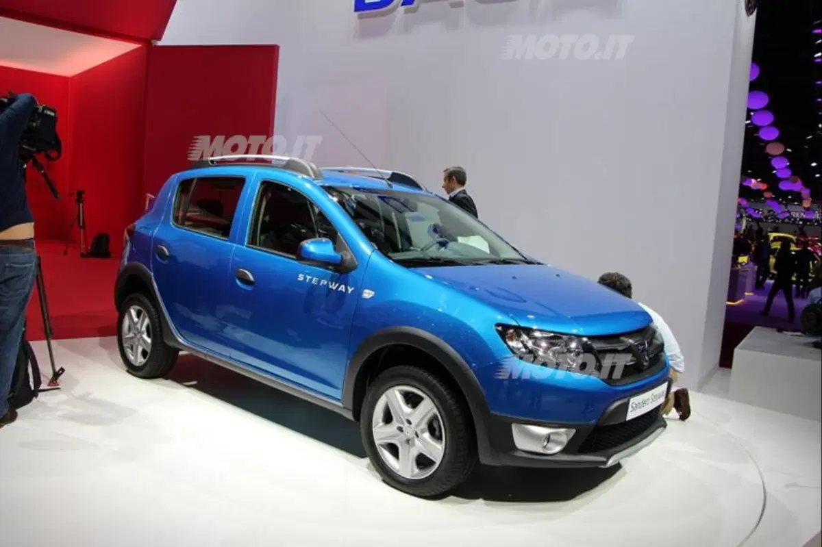 Dacia al Salone di Parigi 2012 (6)