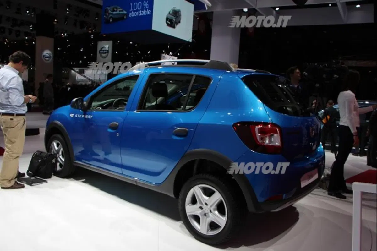 Dacia al Salone di Parigi 2012 (7)