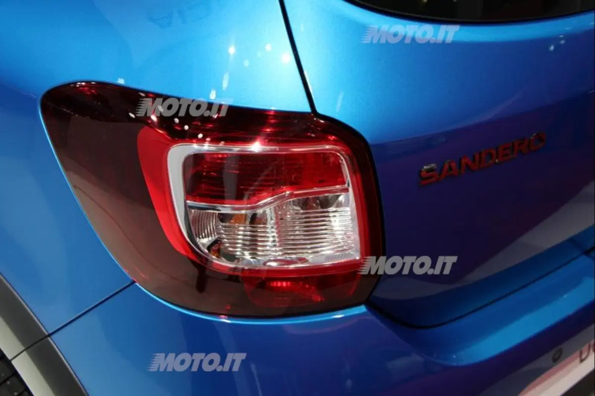 Dacia al Salone di Parigi 2012 (8)