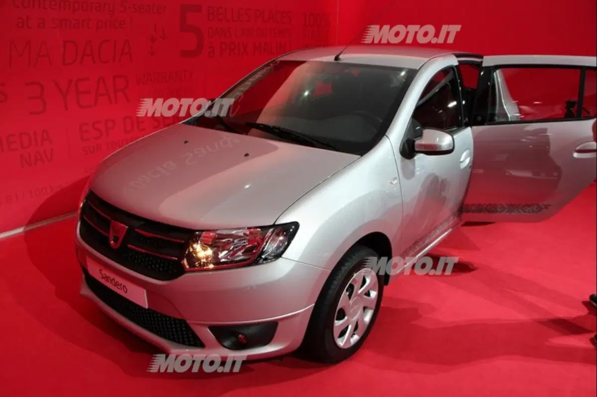 Dacia al Salone di Parigi 2012 (10)