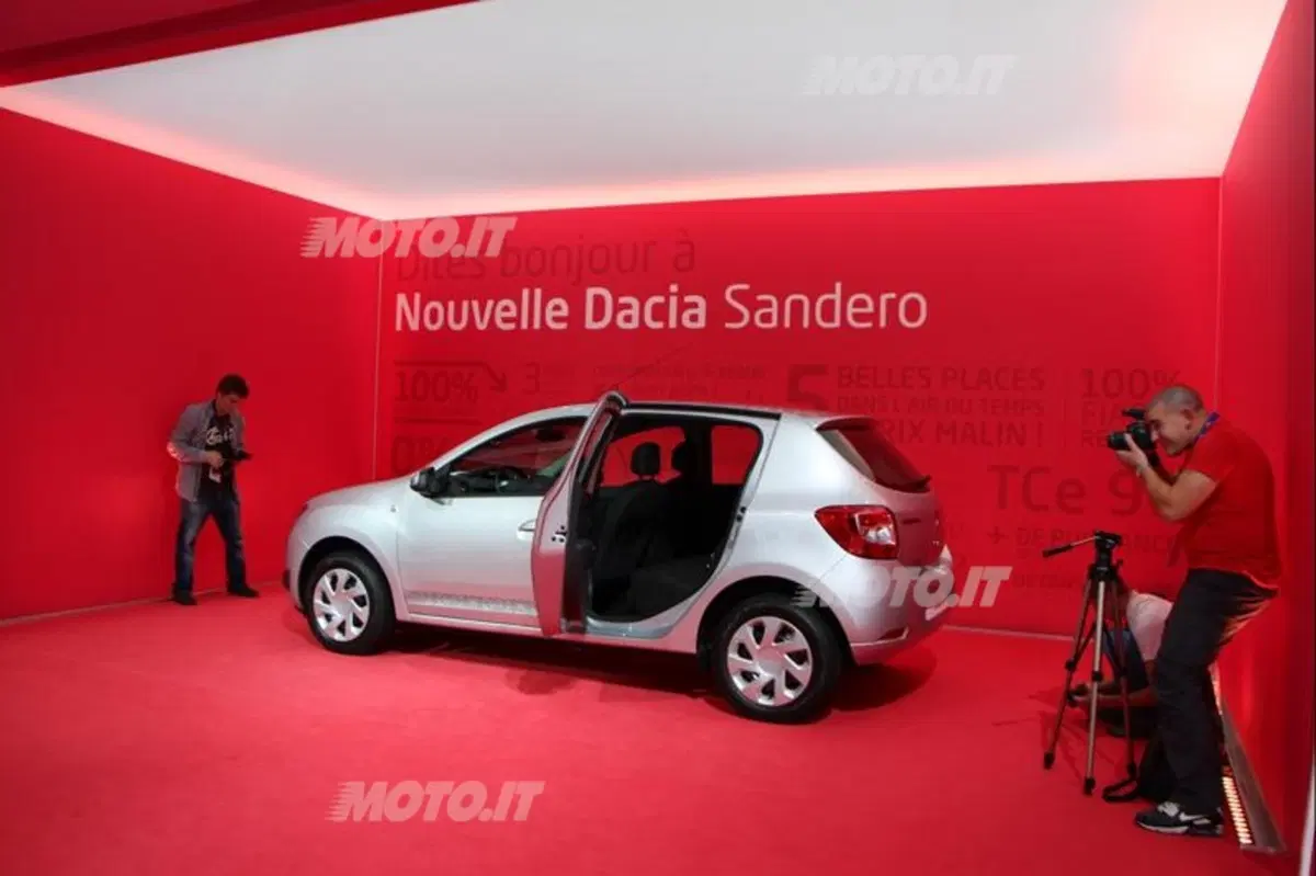 Dacia al Salone di Parigi 2012 (11)