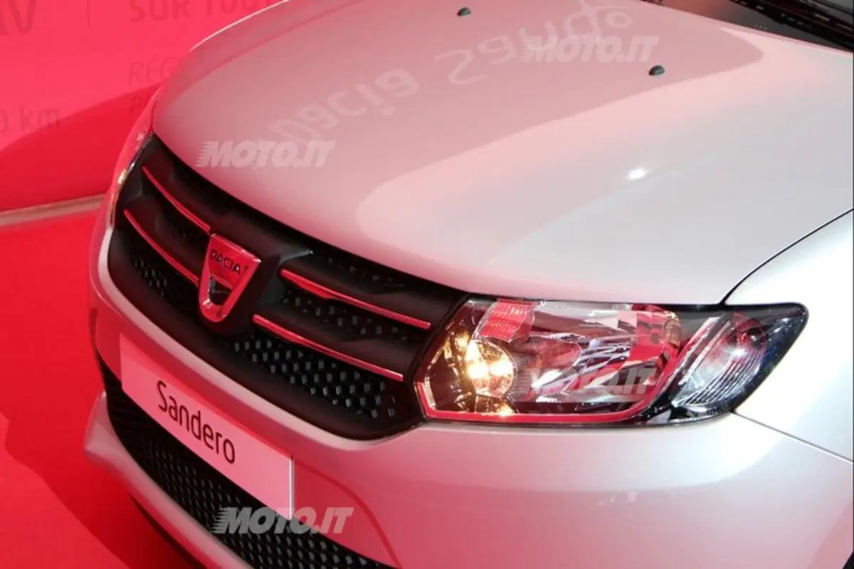 Dacia al Salone di Parigi 2012 (13)