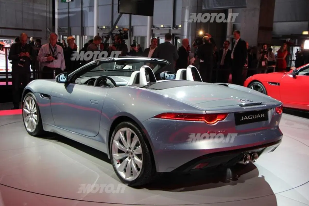 Jaguar al Salone di Parigi 2012 (7)