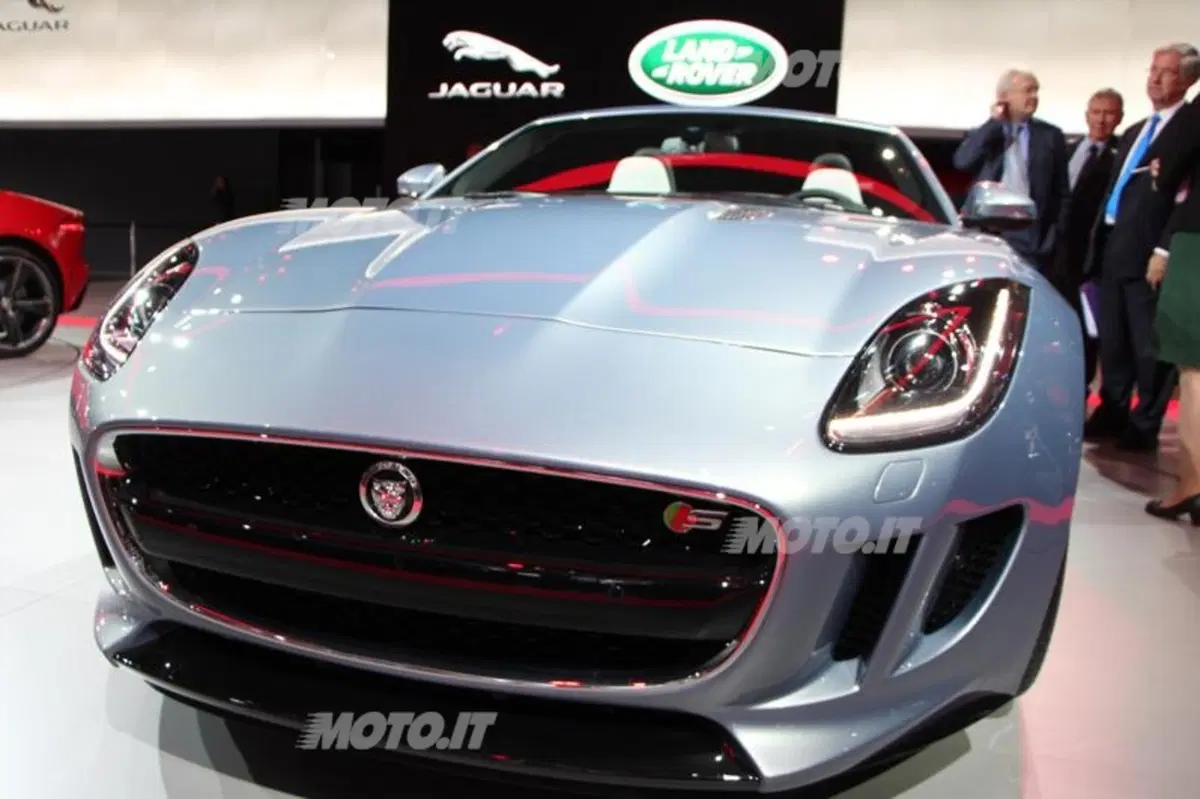 Jaguar al Salone di Parigi 2012 (10)