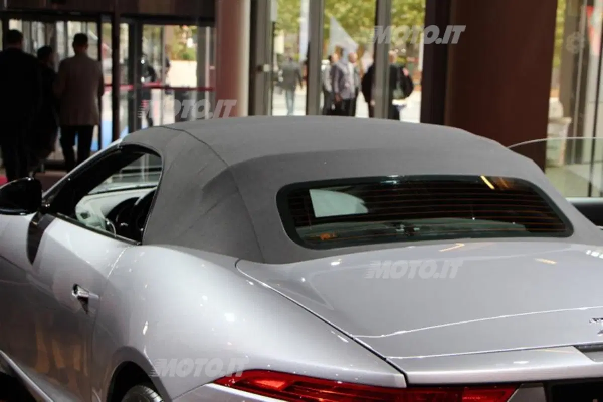 Jaguar al Salone di Parigi 2012 (12)