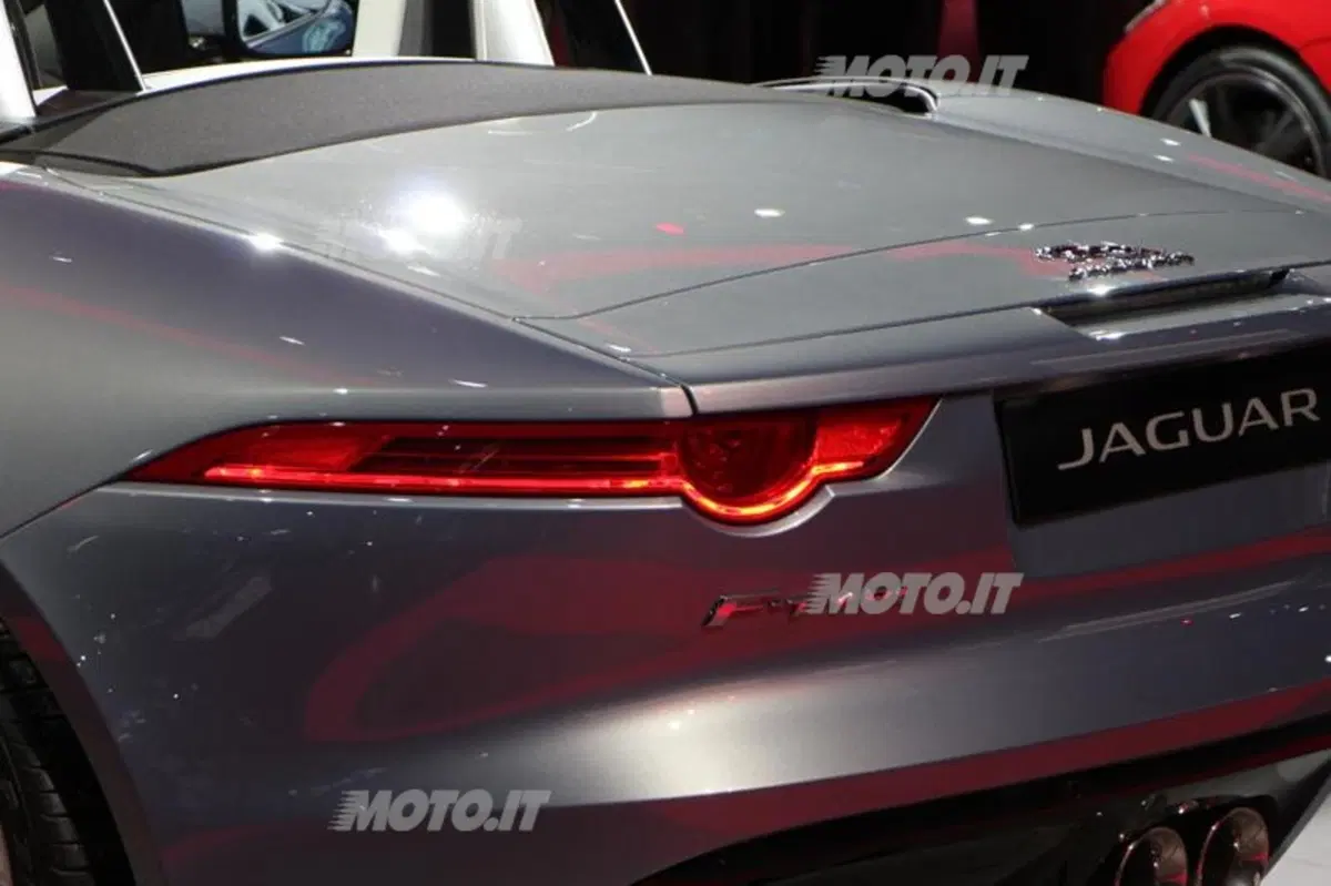Jaguar al Salone di Parigi 2012 (13)