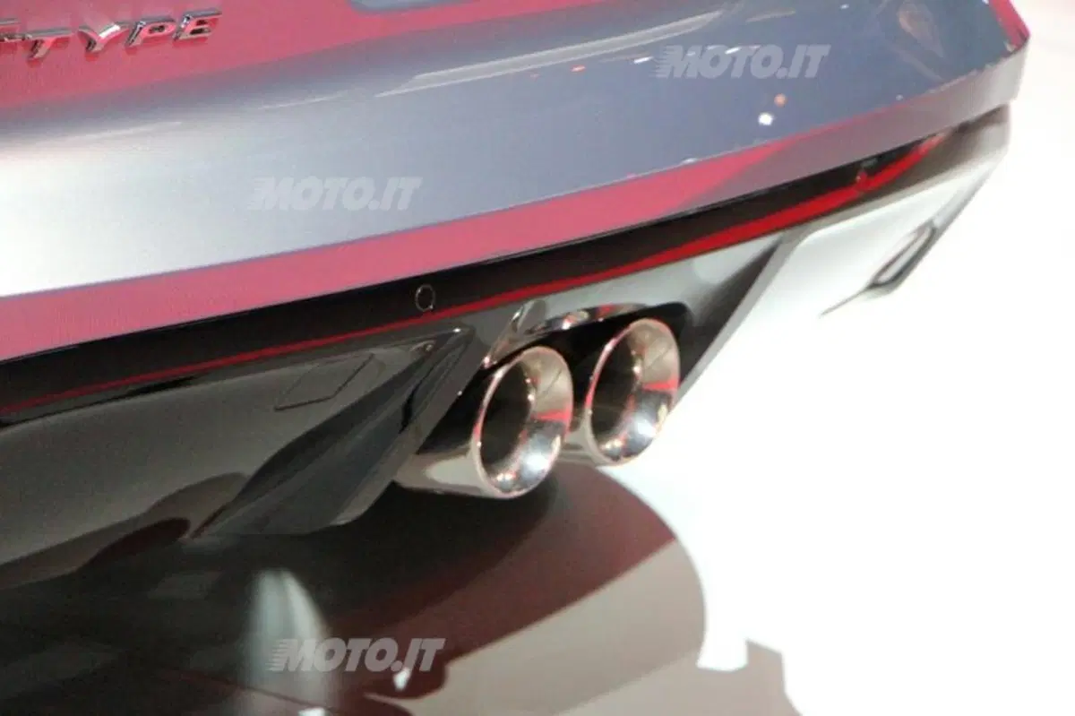 Jaguar al Salone di Parigi 2012 (15)