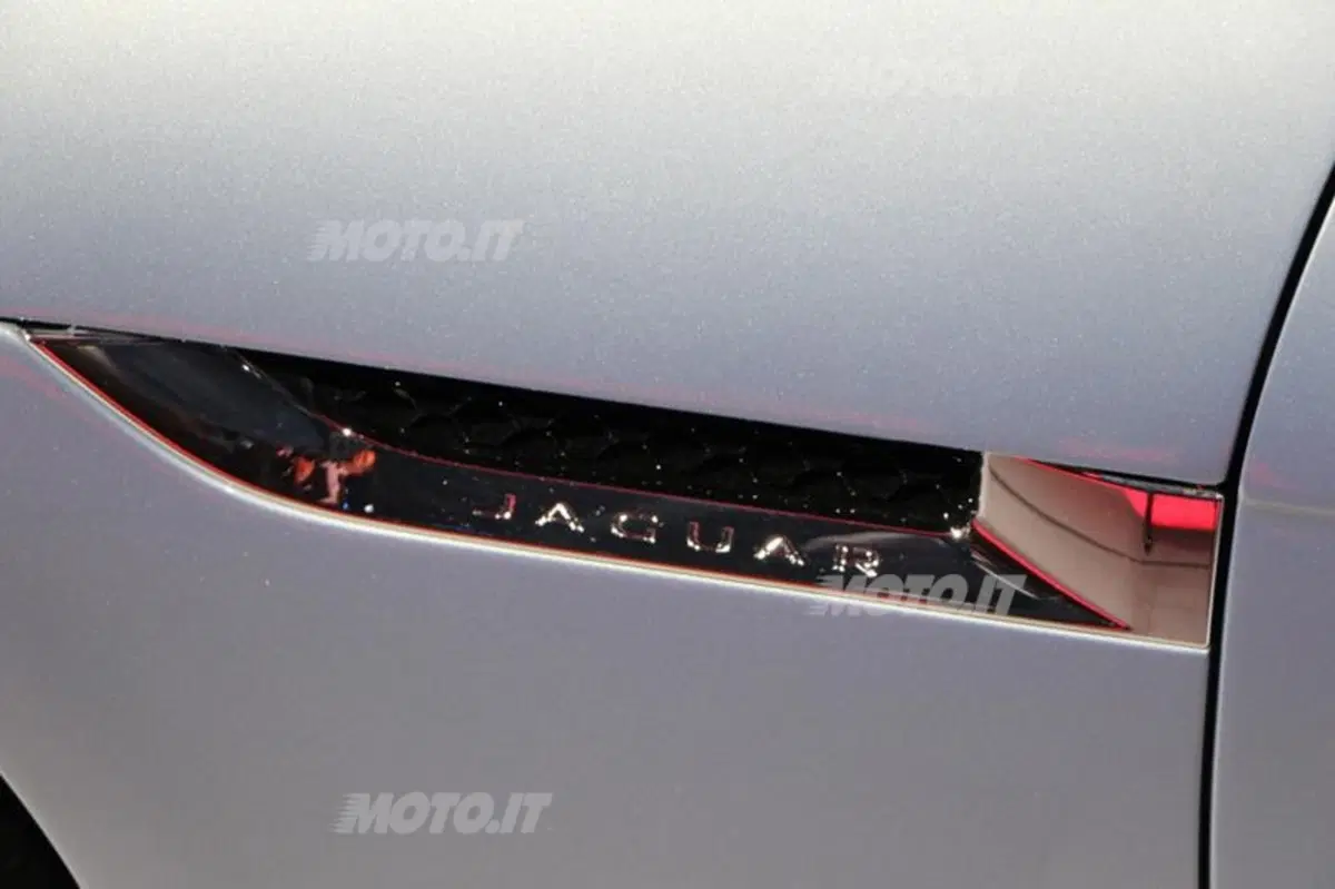 Jaguar al Salone di Parigi 2012 (16)
