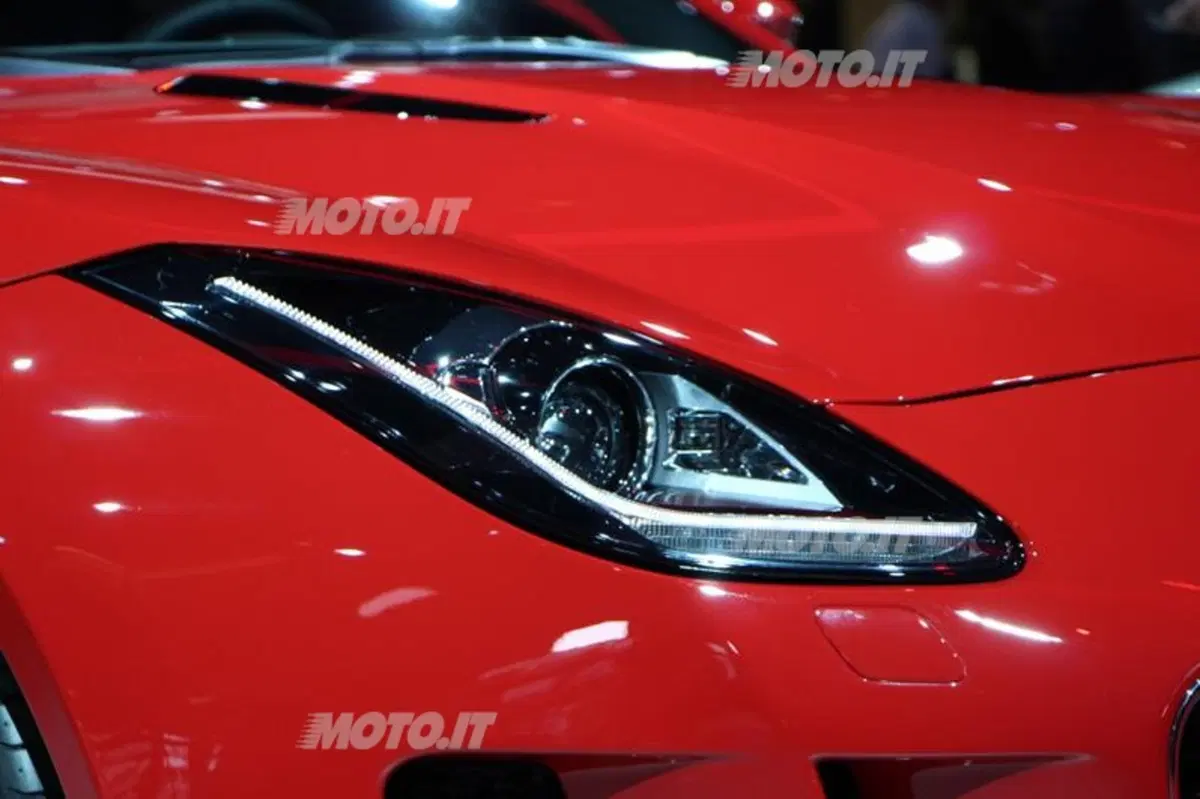 Jaguar al Salone di Parigi 2012 (21)