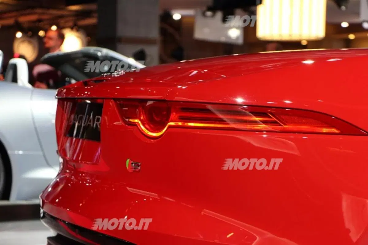 Jaguar al Salone di Parigi 2012 (22)
