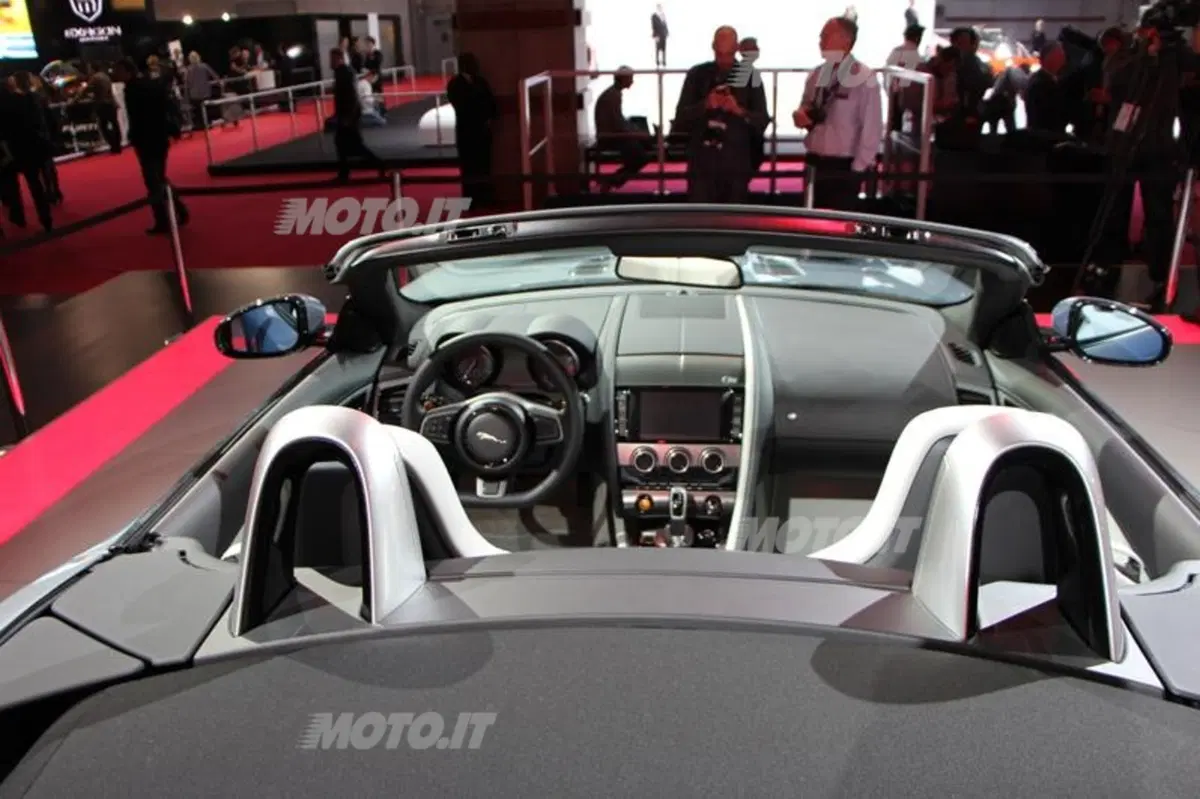 Jaguar al Salone di Parigi 2012 (24)