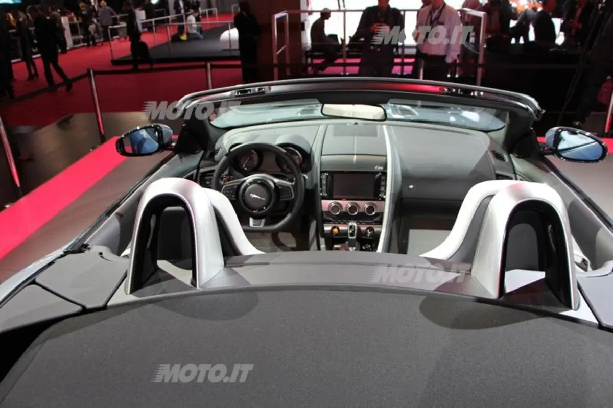 Jaguar al Salone di Parigi 2012 (25)