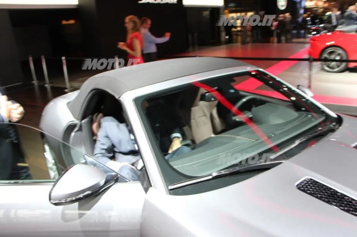 Jaguar al Salone di Parigi 2012 (29)