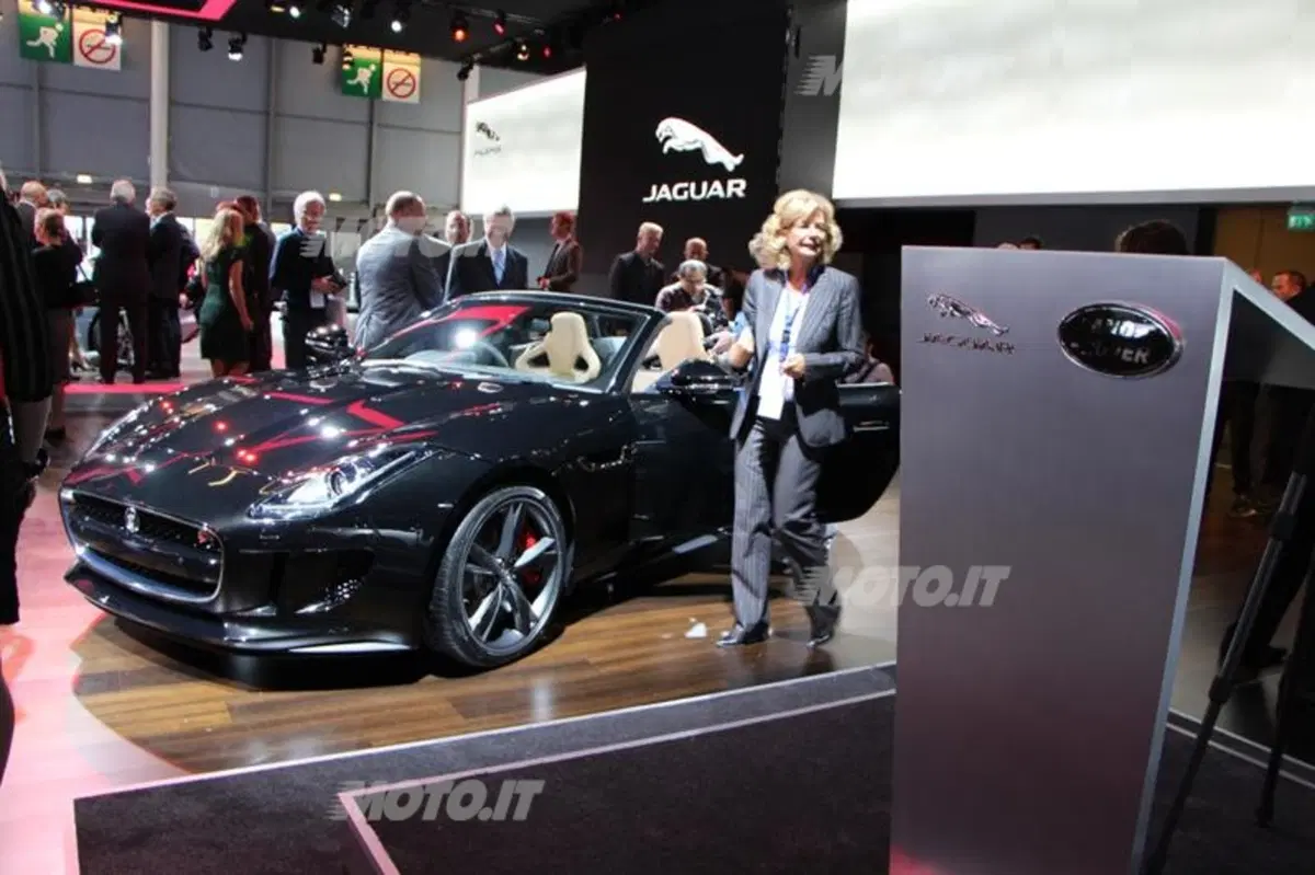 Jaguar al Salone di Parigi 2012 (30)