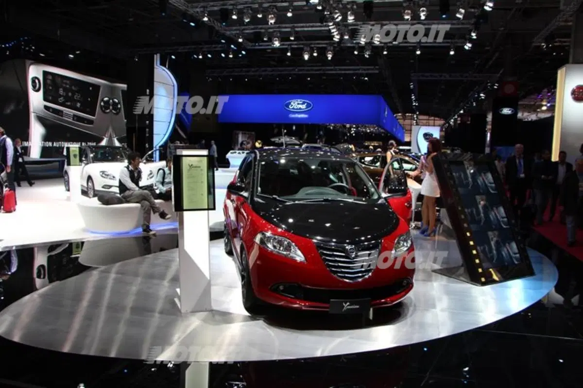 Lancia al Salone di Parigi 2012 (10)