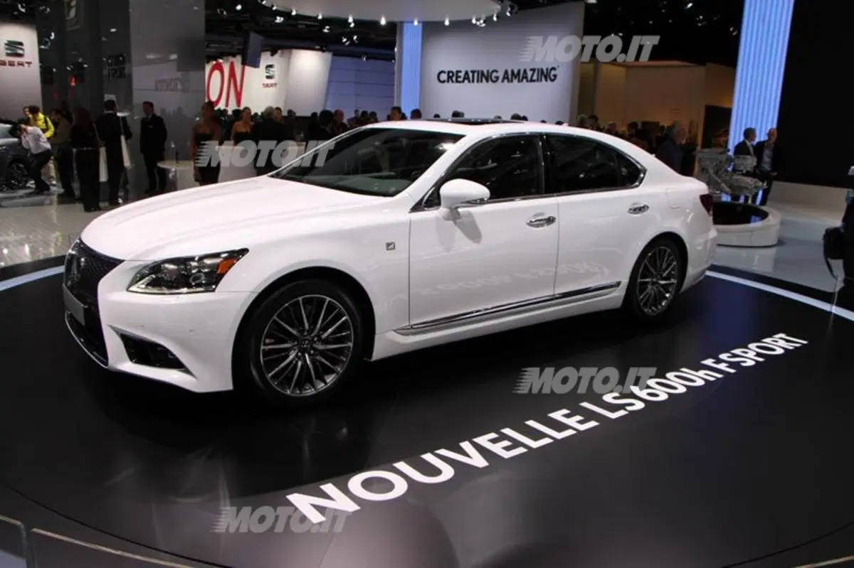 Lexus al Salone di Parigi 2012 (5)