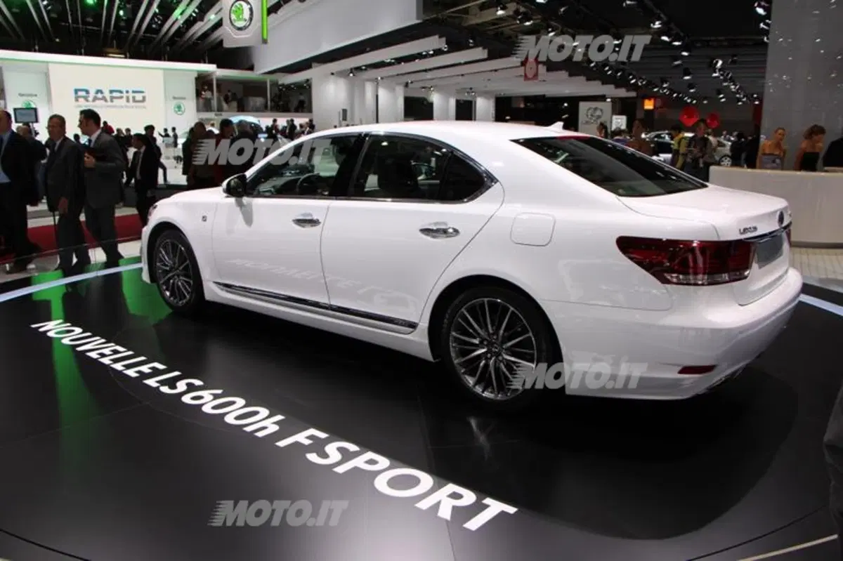 Lexus al Salone di Parigi 2012 (6)