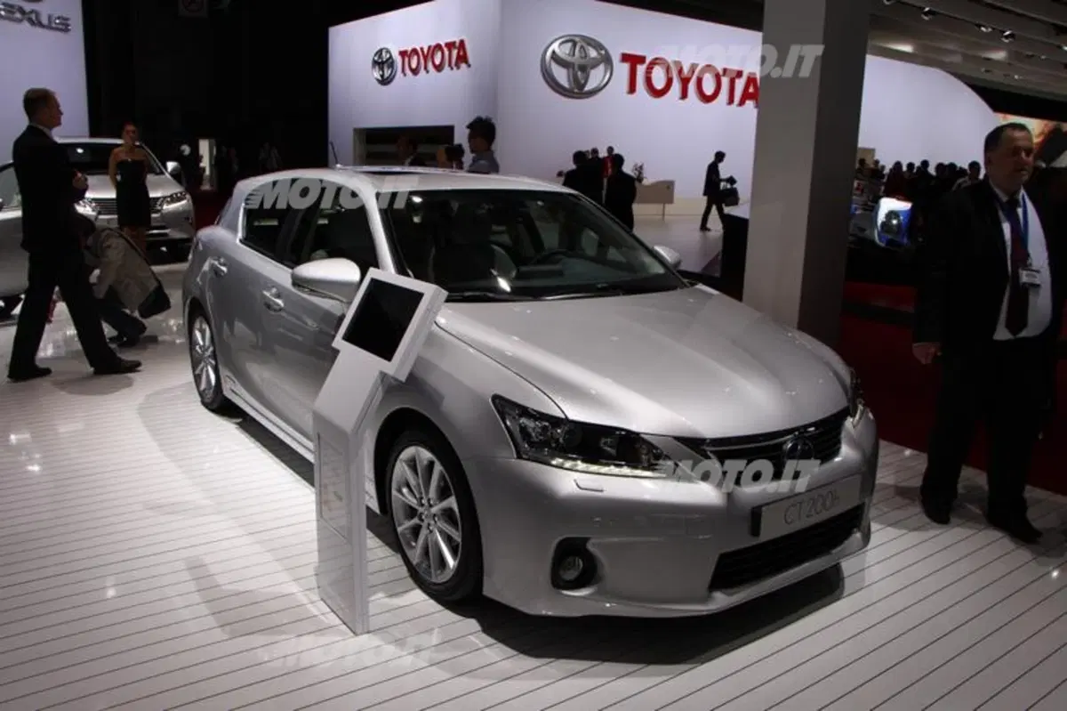 Lexus al Salone di Parigi 2012 (10)