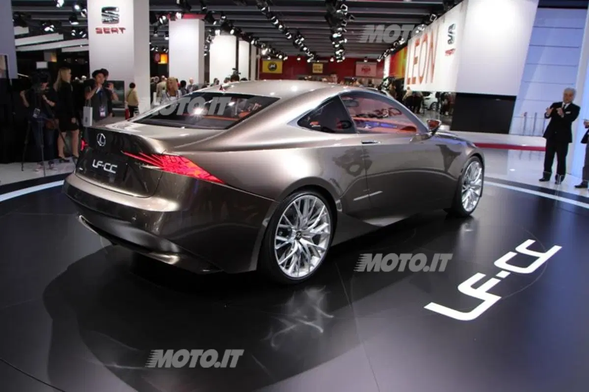 Lexus al Salone di Parigi 2012 (15)