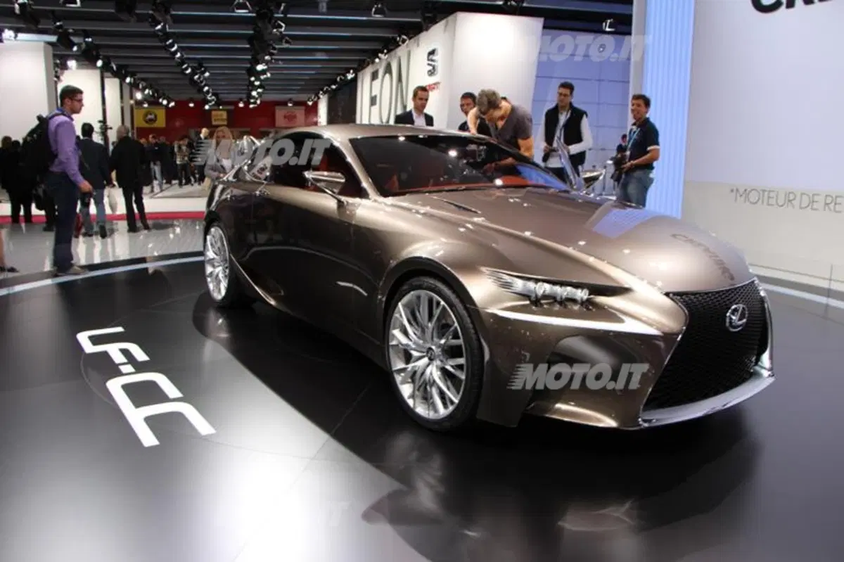 Lexus al Salone di Parigi 2012 (16)
