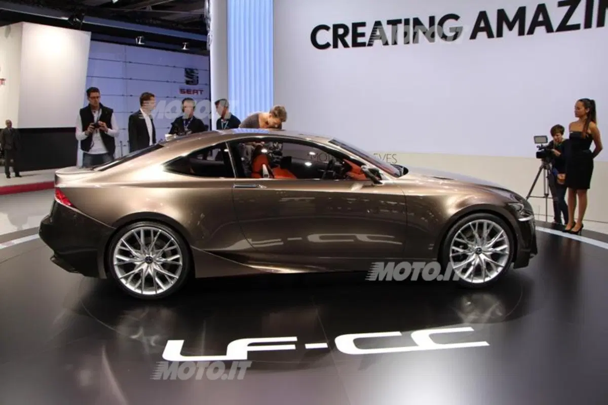 Lexus al Salone di Parigi 2012 (17)
