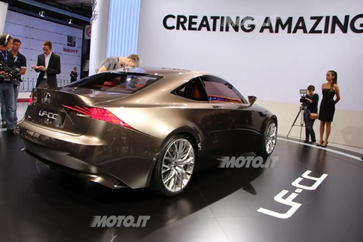 Lexus al Salone di Parigi 2012 (19)