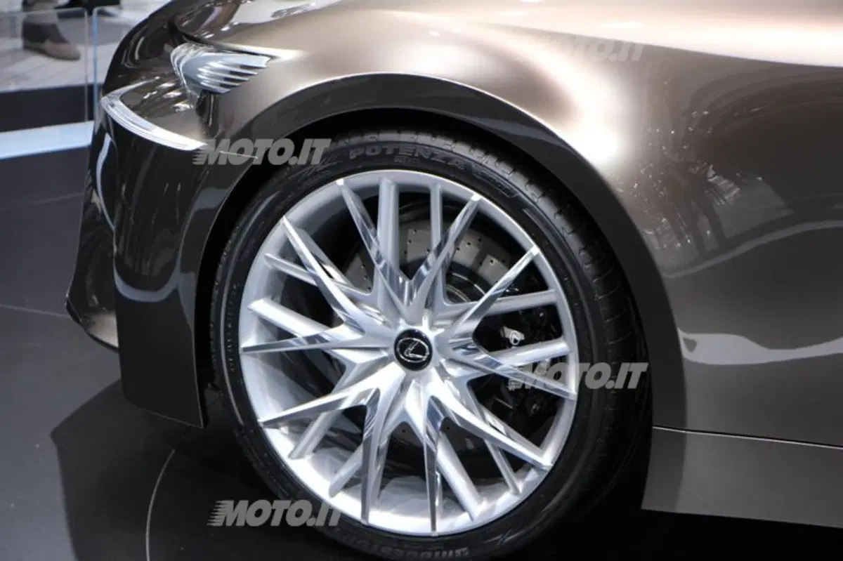 Lexus al Salone di Parigi 2012 (22)