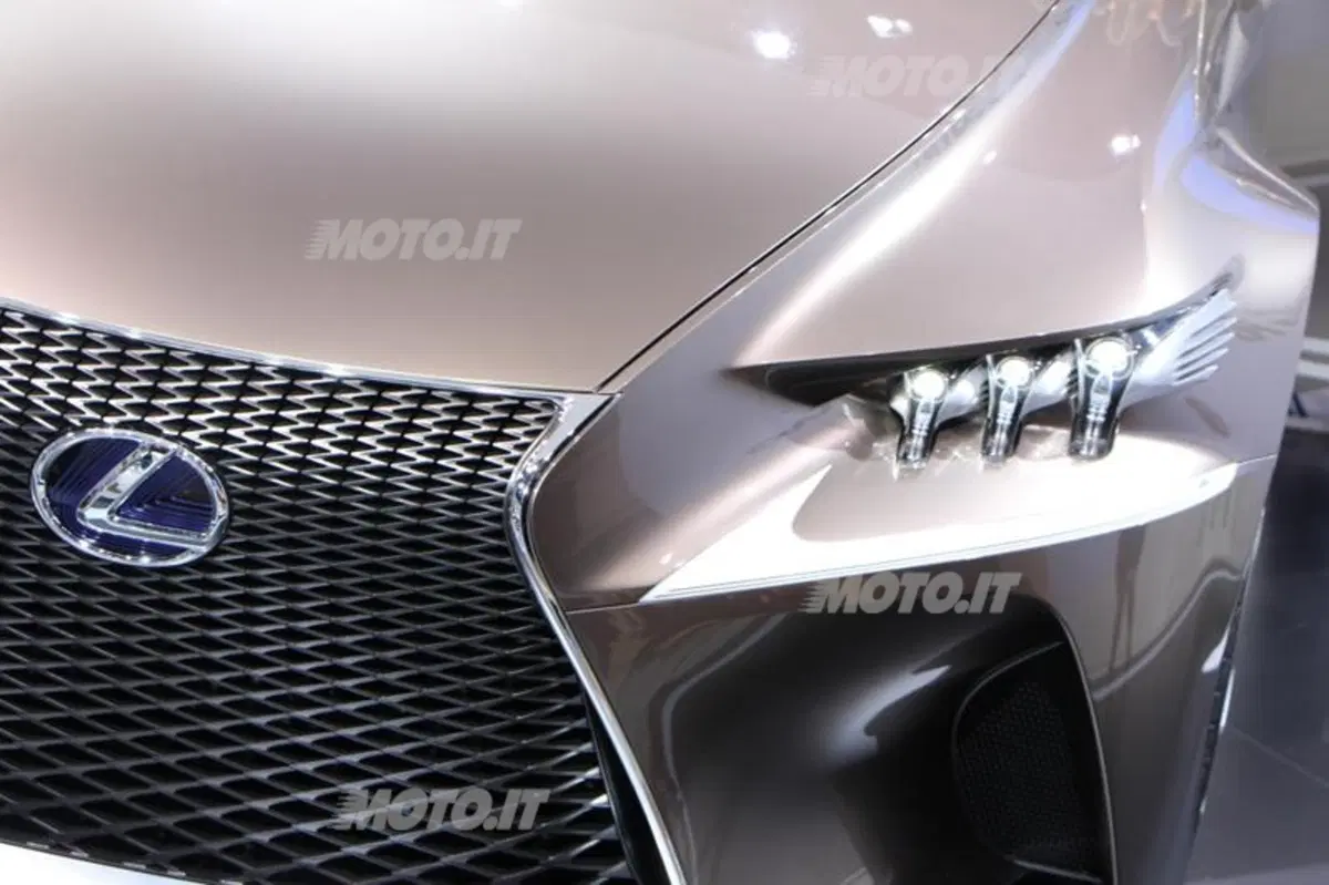 Lexus al Salone di Parigi 2012 (24)