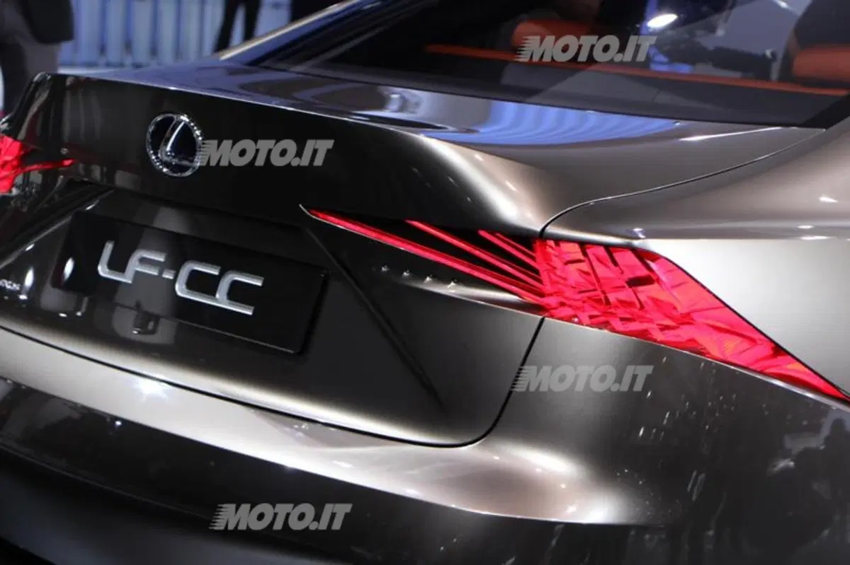 Lexus al Salone di Parigi 2012 (26)