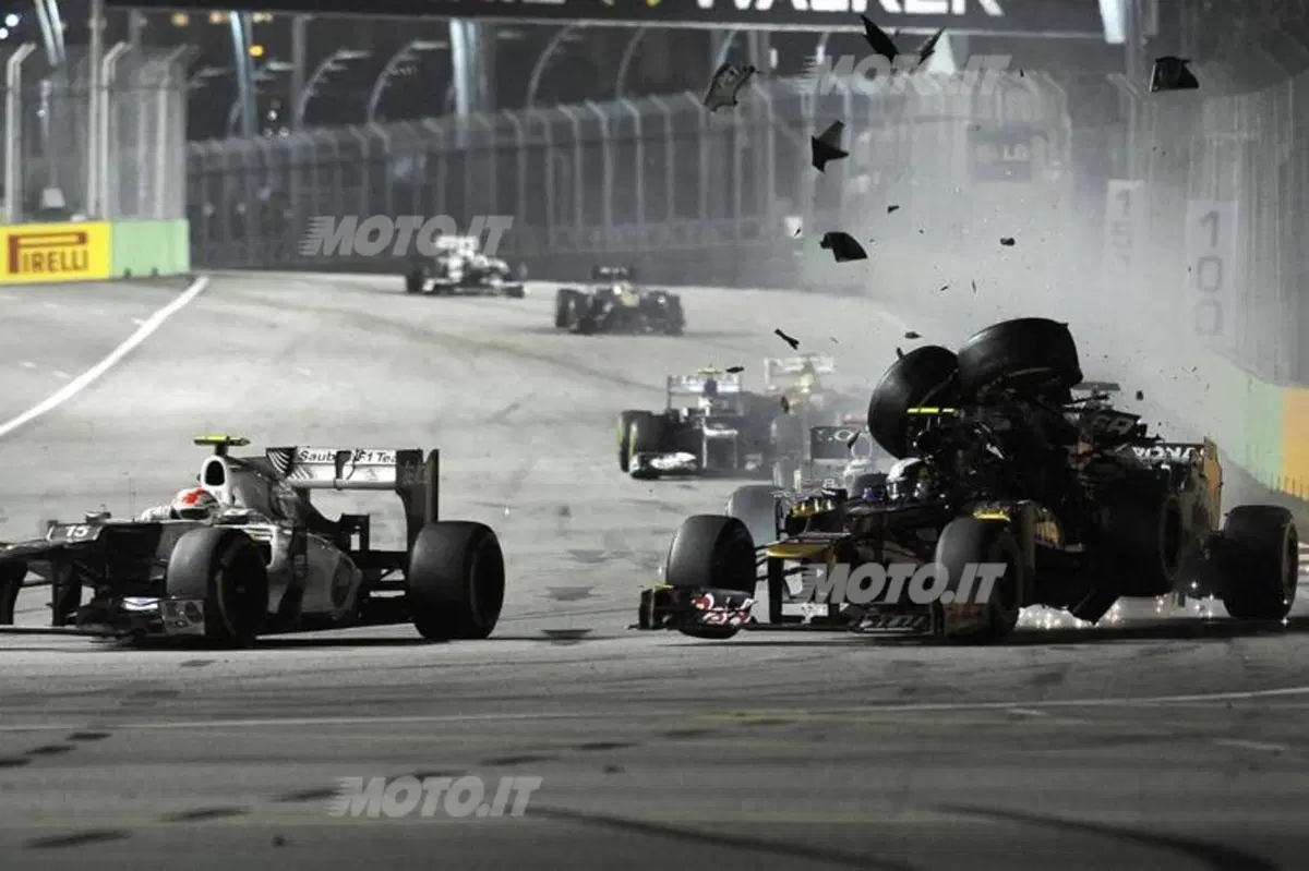 GP Singapore 2012: la foto sequenza dell'incidente di Schumacher (3)