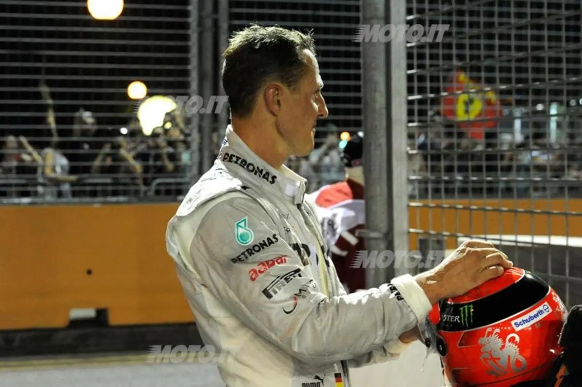GP Singapore 2012: la foto sequenza dell'incidente di Schumacher (10)