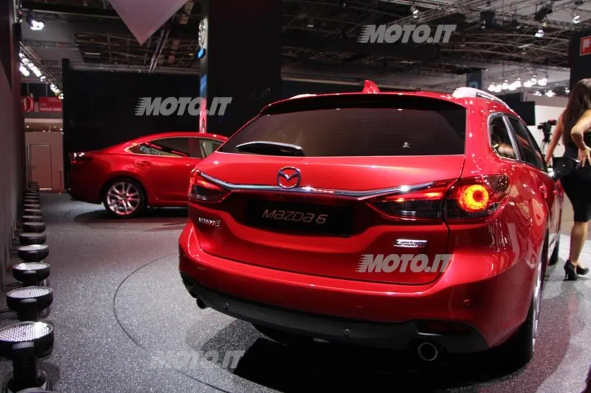 Mazda al Salone di Parigi 2012 (3)