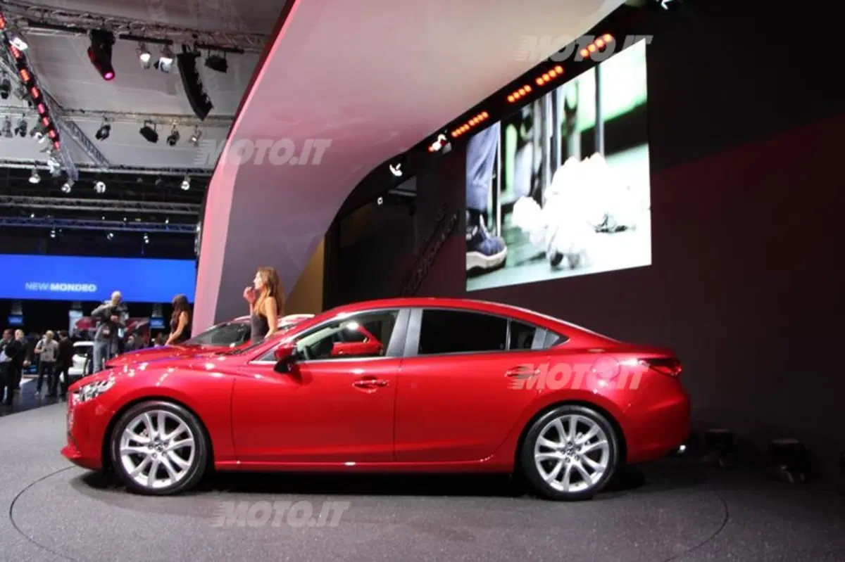 Mazda al Salone di Parigi 2012 (4)