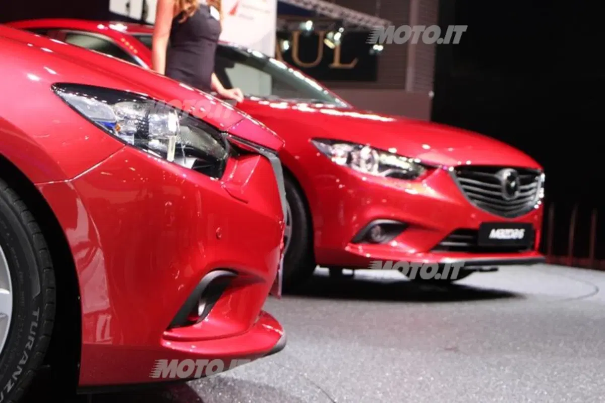Mazda al Salone di Parigi 2012 (5)
