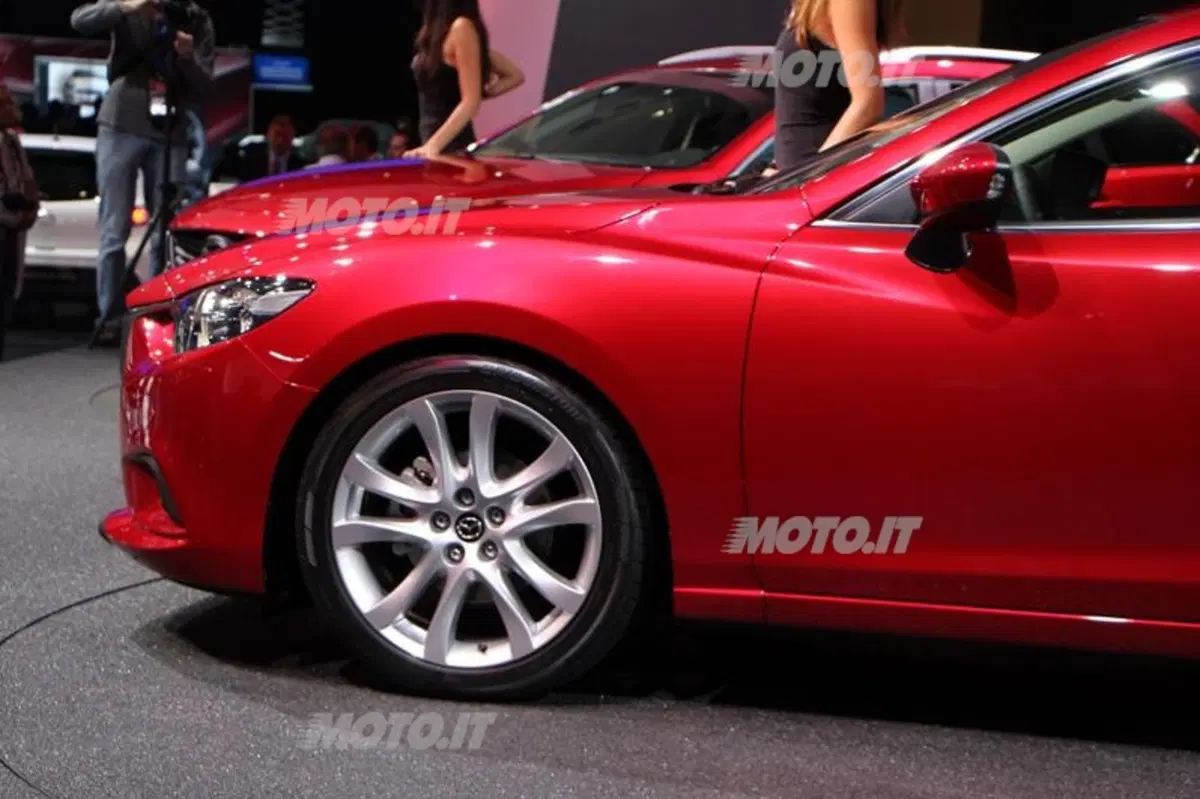 Mazda al Salone di Parigi 2012 (7)