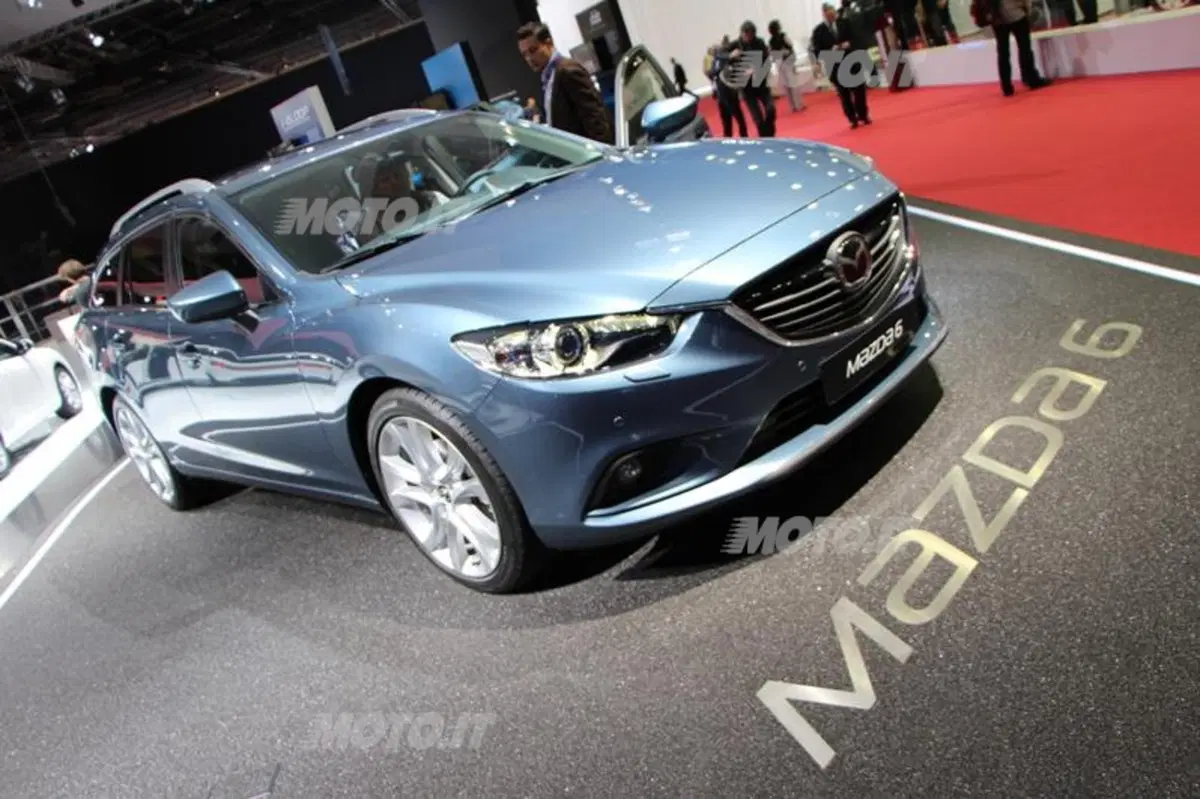 Mazda al Salone di Parigi 2012 (10)