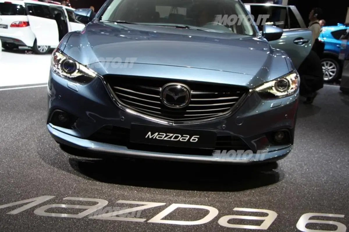 Mazda al Salone di Parigi 2012 (12)