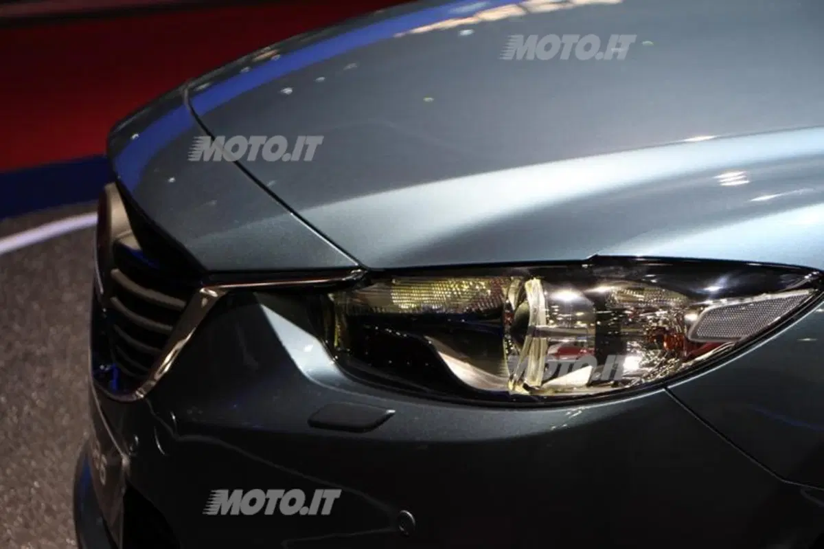 Mazda al Salone di Parigi 2012 (13)